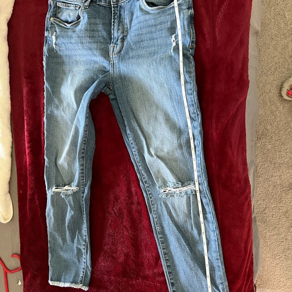 Kenzie skinny jeans size 6. - Picture 3 of 5